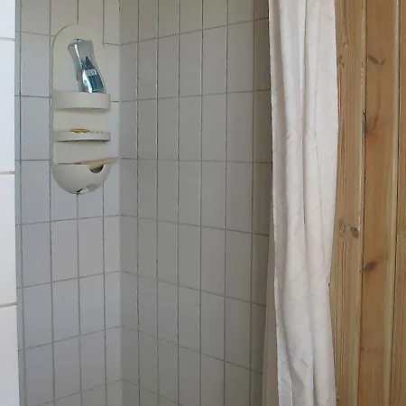8 Person In Nyaraló